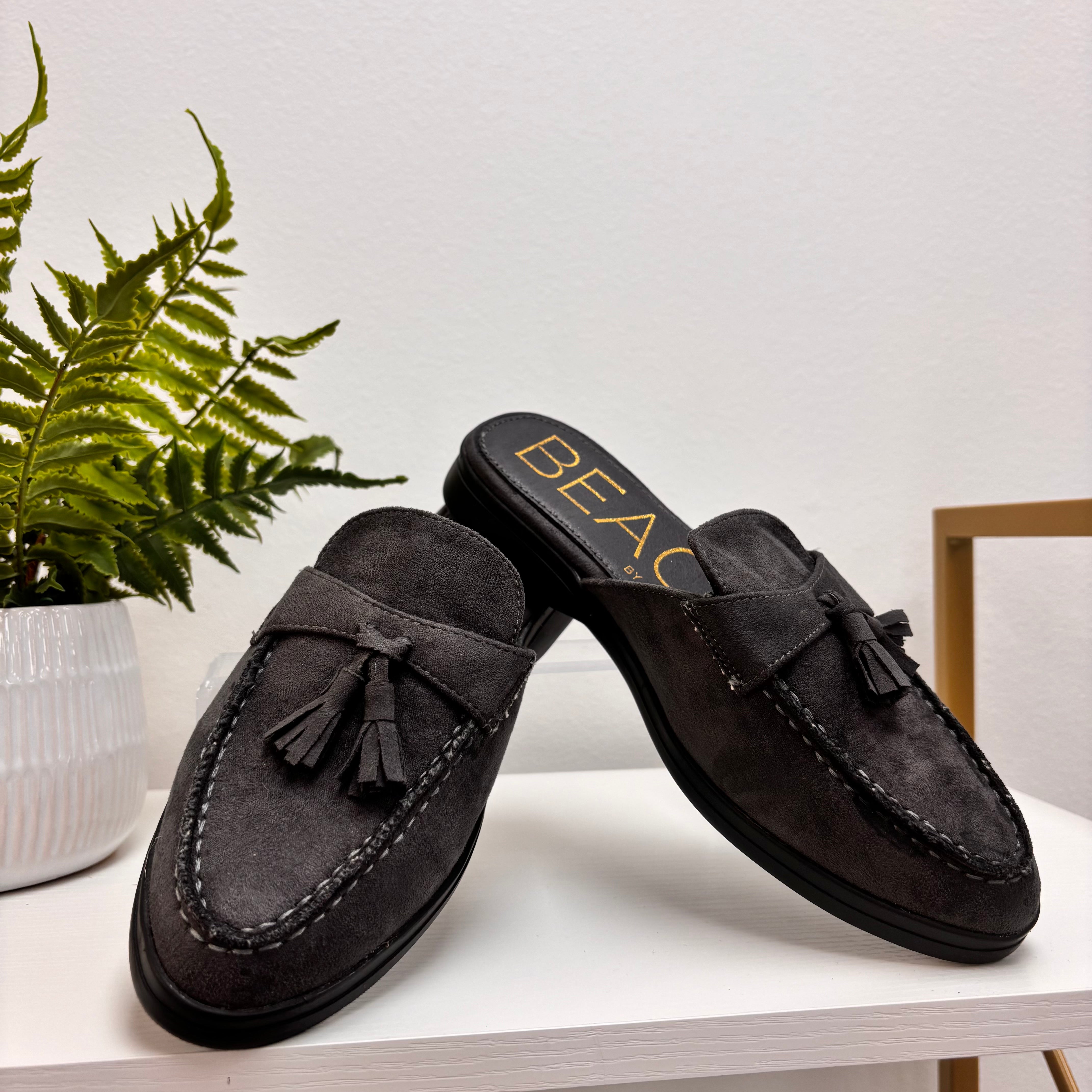 Tyra Mules