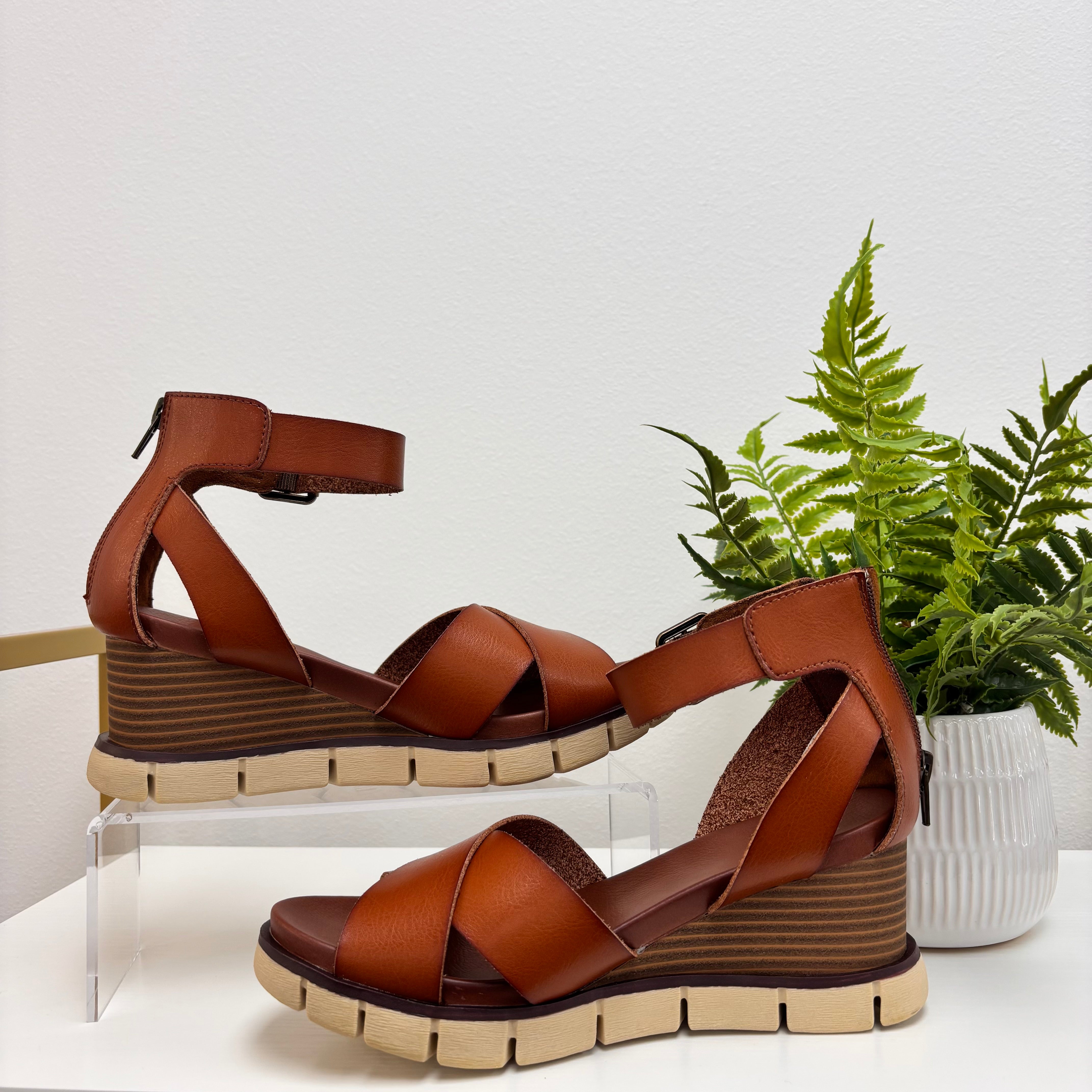 Lauri Sandals